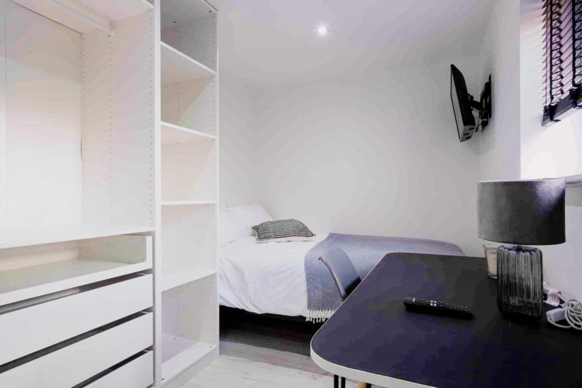 27 Sewells Walk image 5