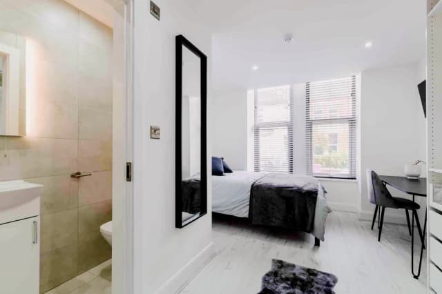 19 Langdale Road – flat 2 image 4