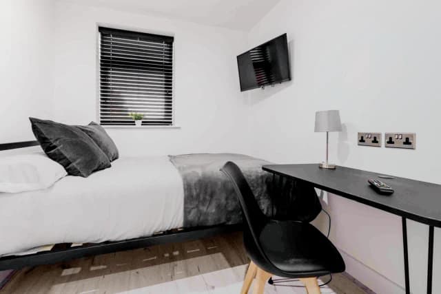 27 Needham Road, L7 image
