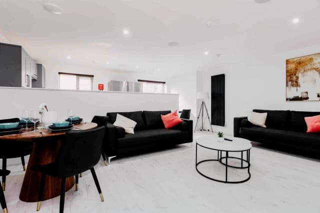 18 Cranborne Road, L15