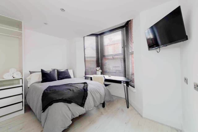 34 Cranborne Road image