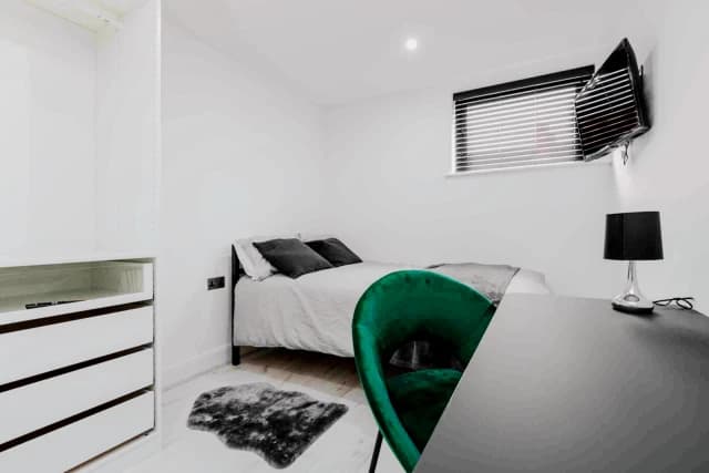 18 Cranborne Road, L15 image