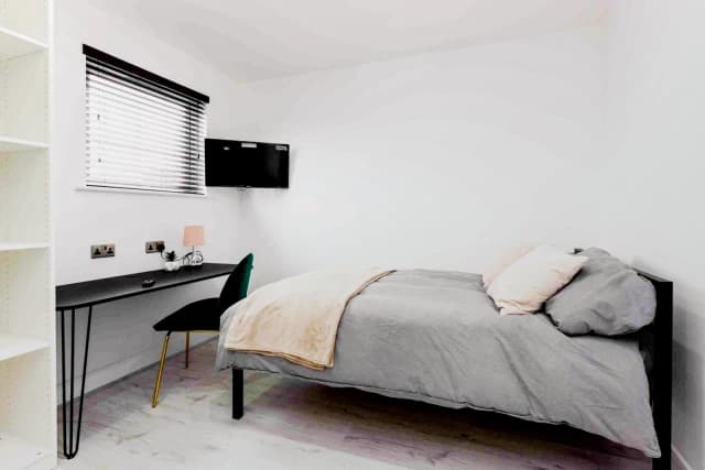 65 Granville Road, L15 image