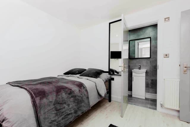 63 Cranborne Road, L15 image