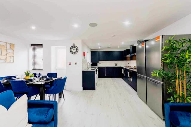 34 Cranborne Road image 2