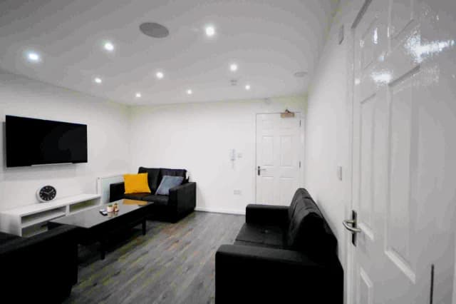 4a Lawrence Road, L15 image 3
