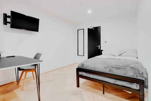 108 Blantyre Road L15 image 4