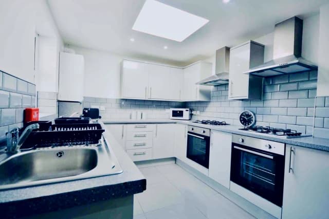 16 Grosvenor Road, L15 image 2