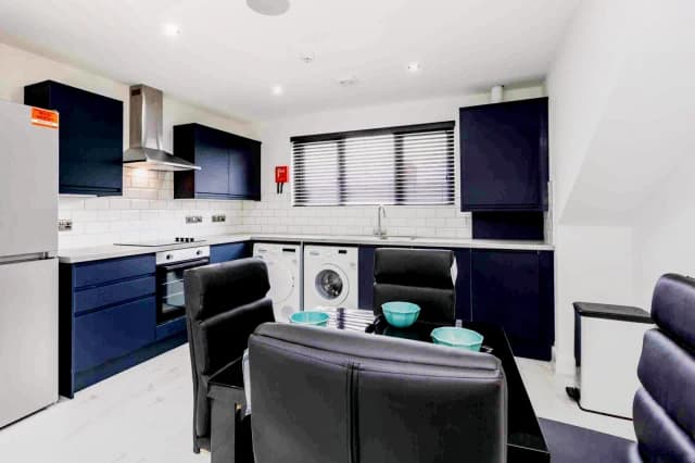 19 Langdale Road – flat 4 image 5