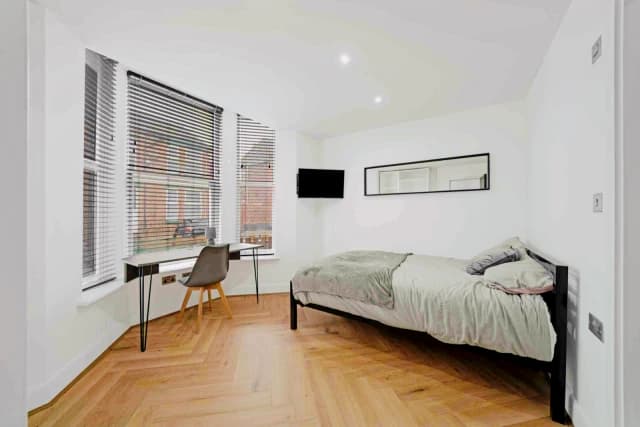 108 Blantyre Road L15 image 2