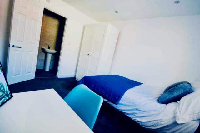 20 Birstall Road, L6 image