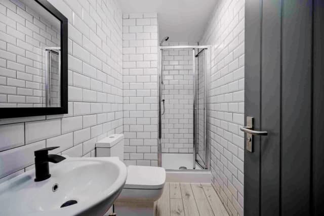 15 Britannia Avenue, L15 image