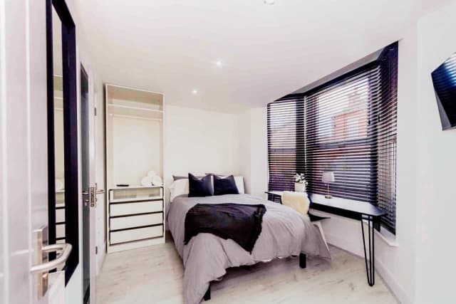 34 Cranborne Road image