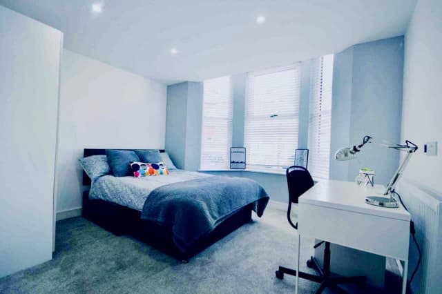 18 Gwenfron Road, L6 image 3