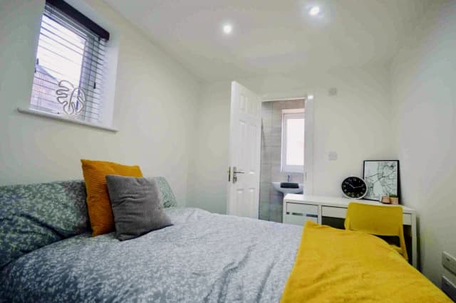 20 Ingrow Road, L6 image 4