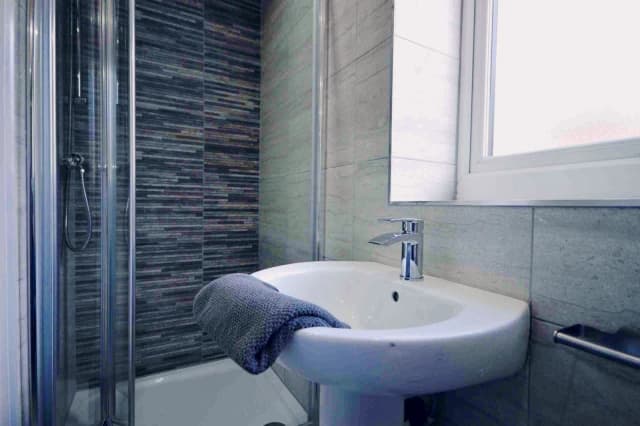 20 Ingrow Road, L6 image