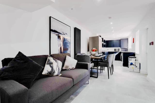 141 Albert Edward Road L7