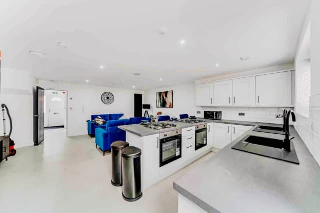 10 Granville Road image