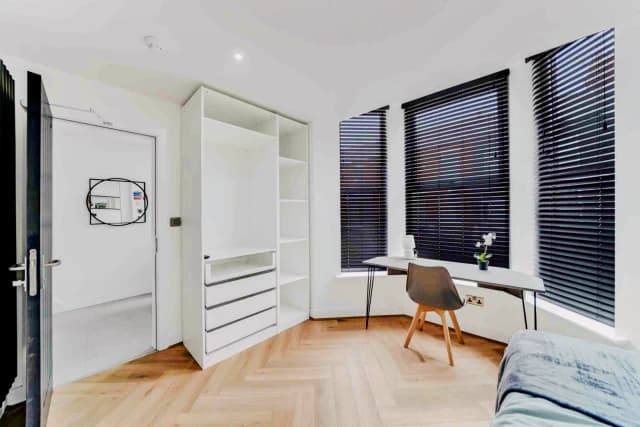 10 Granville Road image