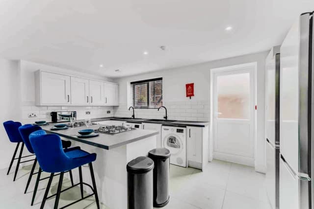 10 Granville Road image