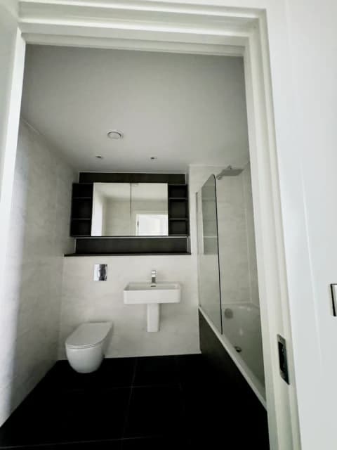 2 Bedrooms 2 bathrooms