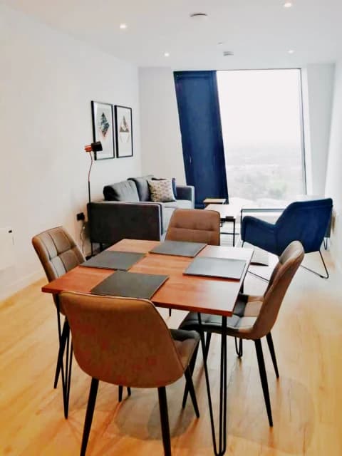 2 Bedrooms 1 bathroom