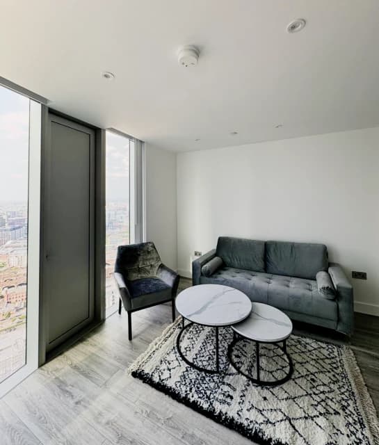 2 Bedrooms 2 bathrooms