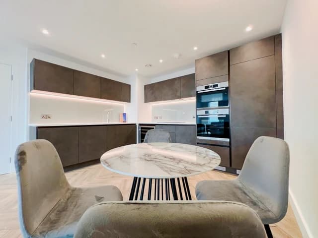 2 Bedrooms 2 bathrooms
