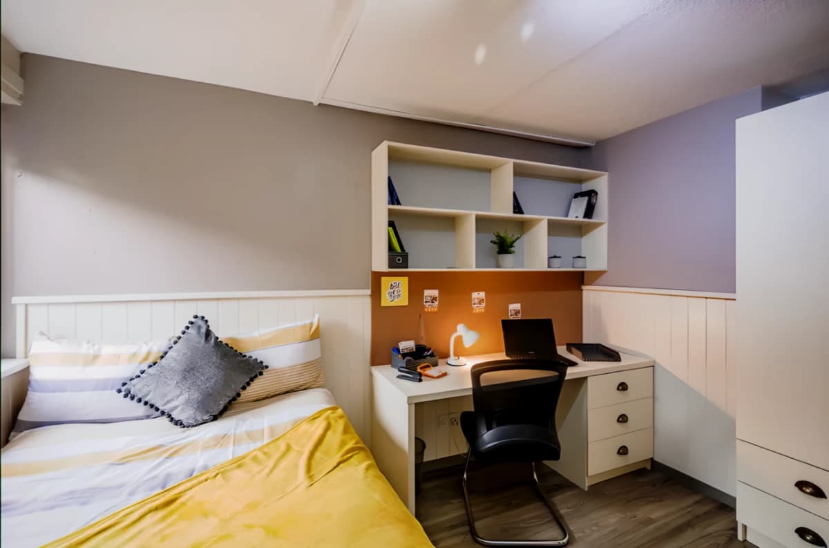 6 Bed Premium