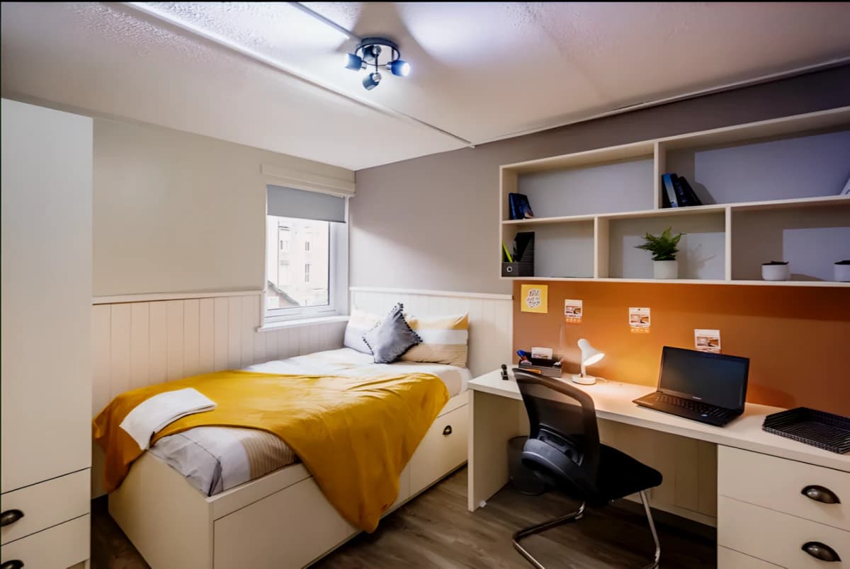 6 Bed Premium