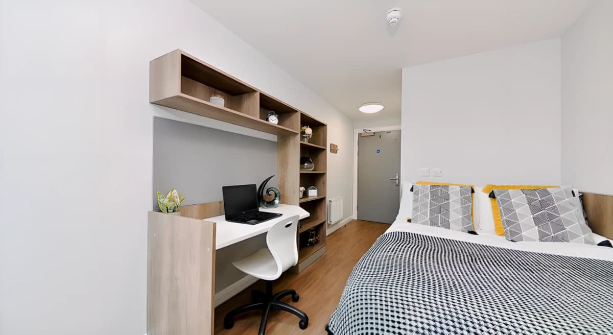 Attic En-Suite Plus