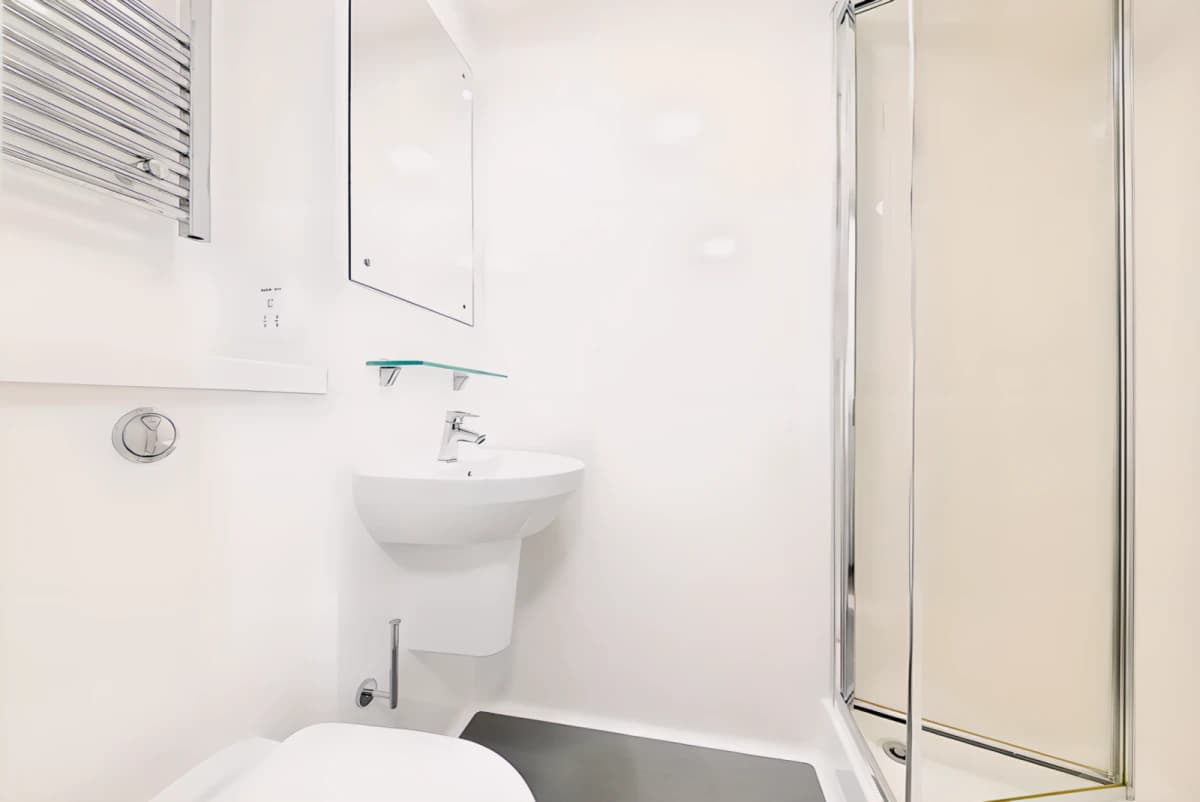 Attic En-Suite