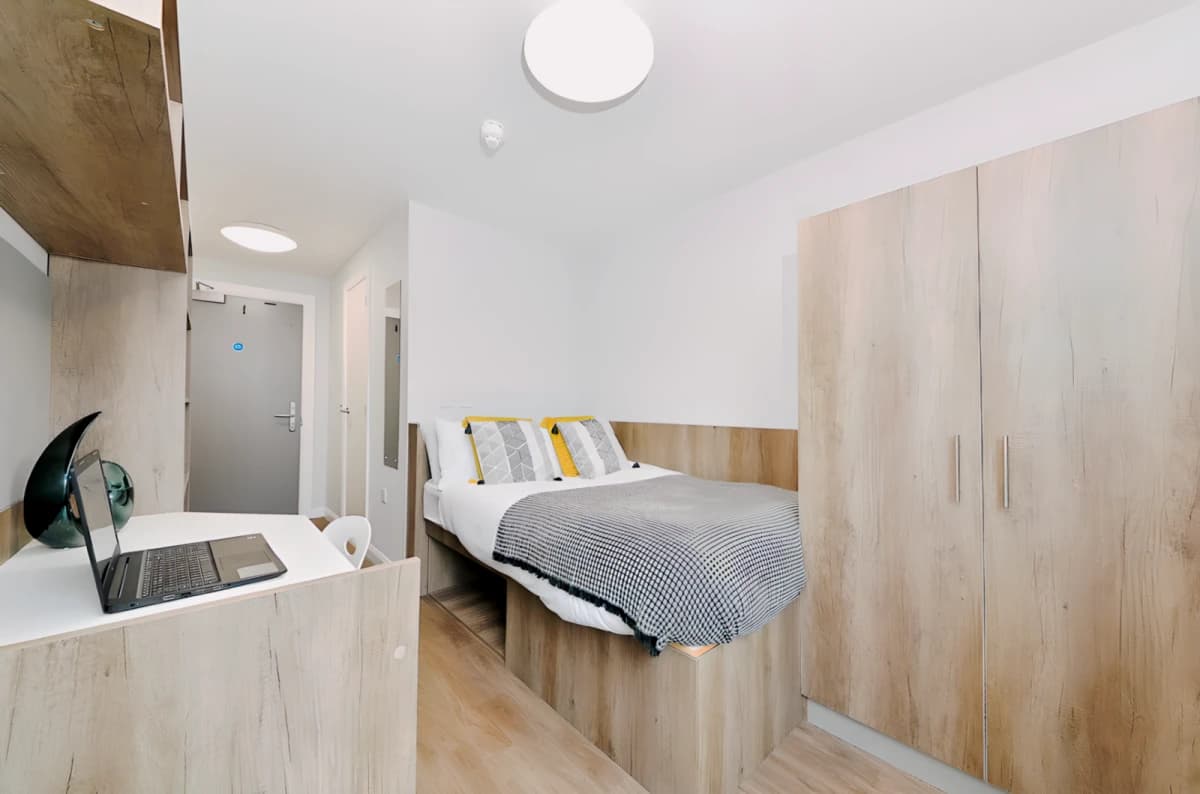 Attic En-Suite Plus