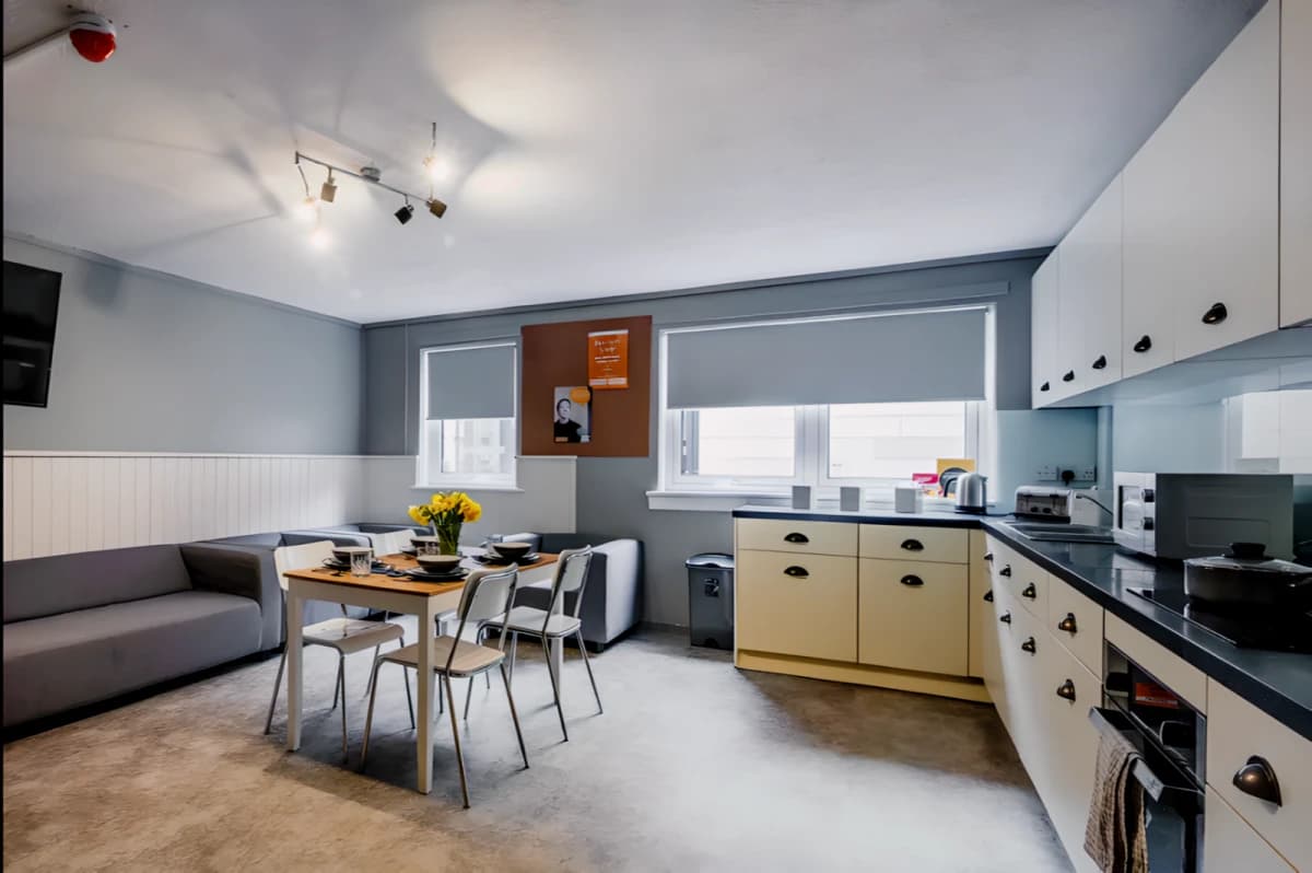 6 Bed Townhouse Deluxe