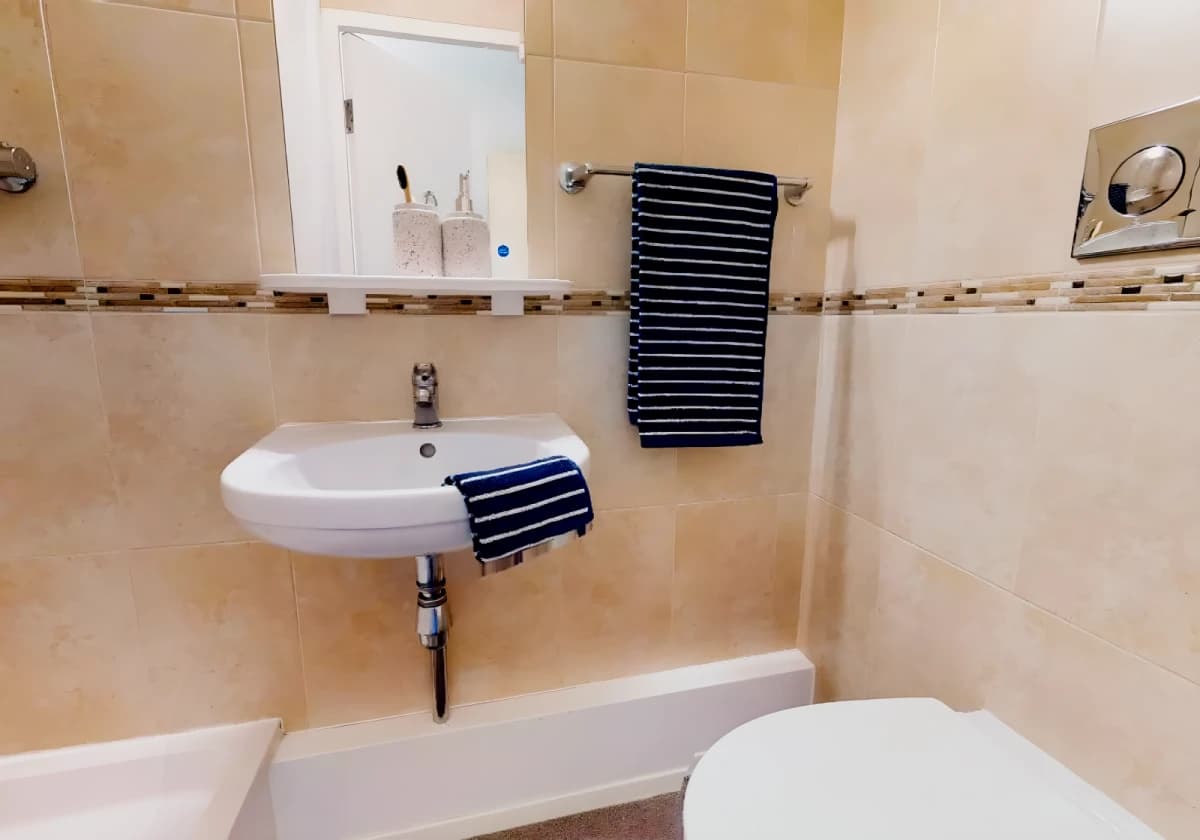 Bronze En Suite