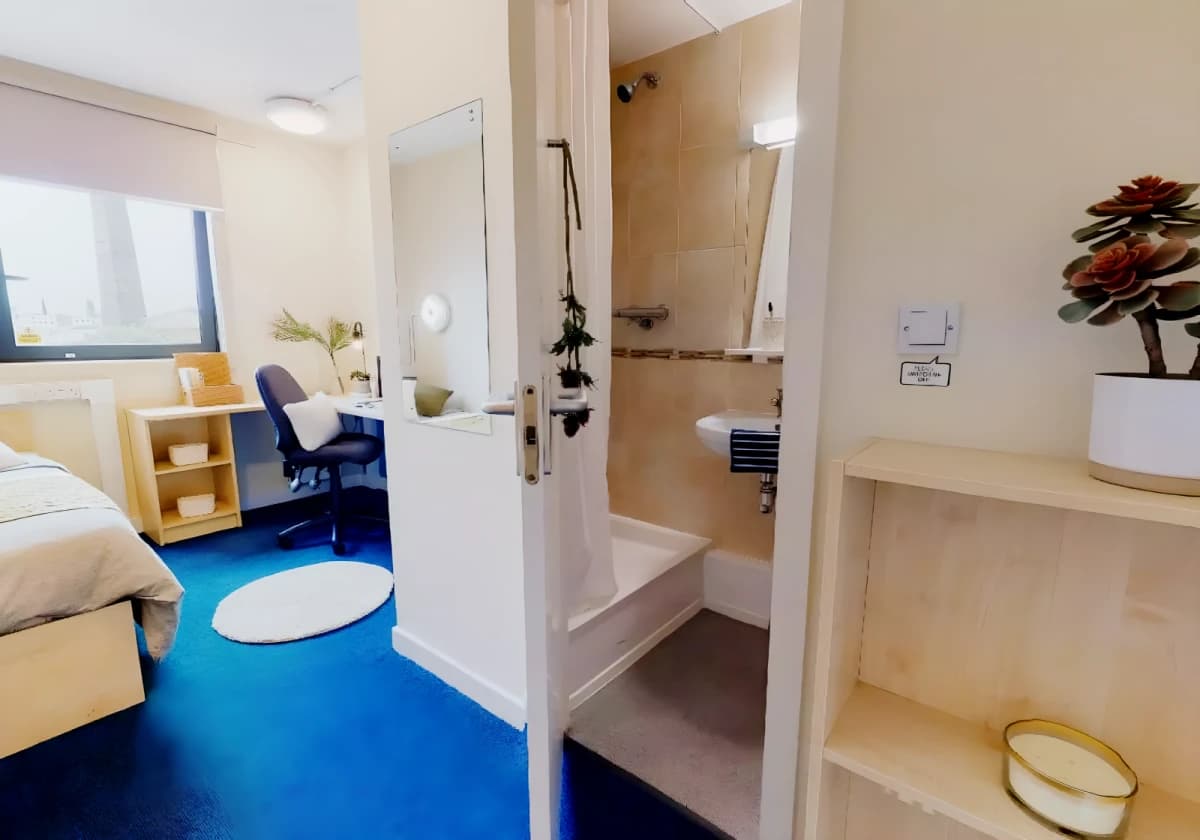 Bronze En Suite