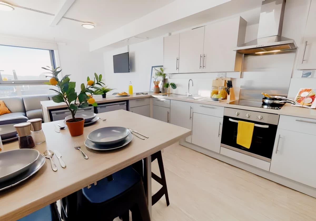 Silver En Suite Plus