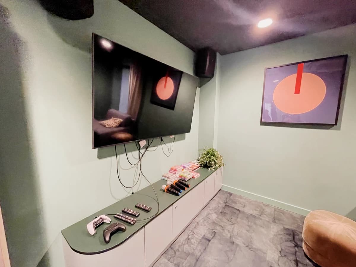 Huxley Studios image