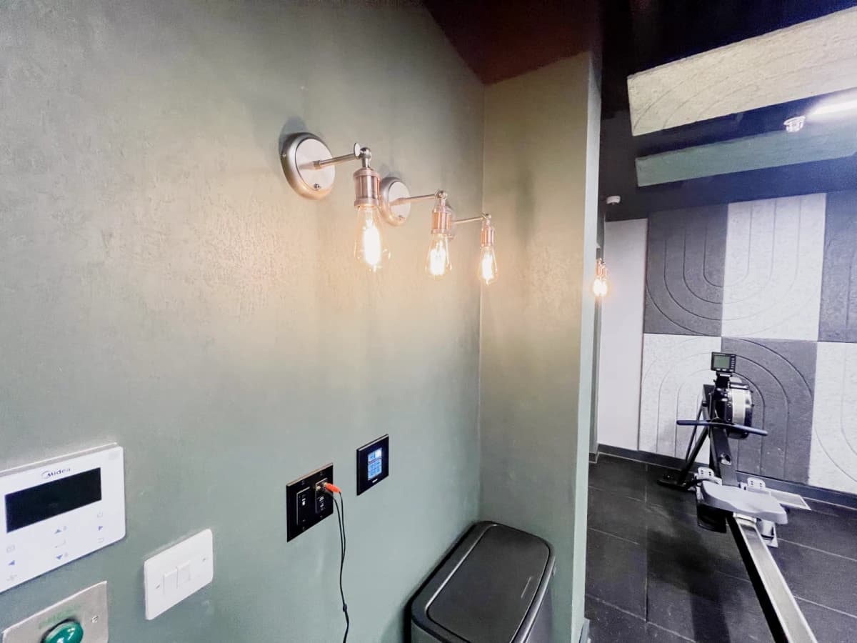 Huxley Studios image