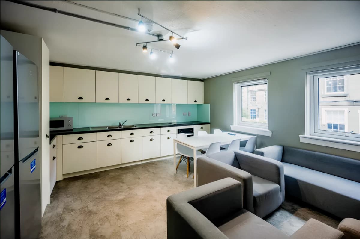 6 Bed Superior