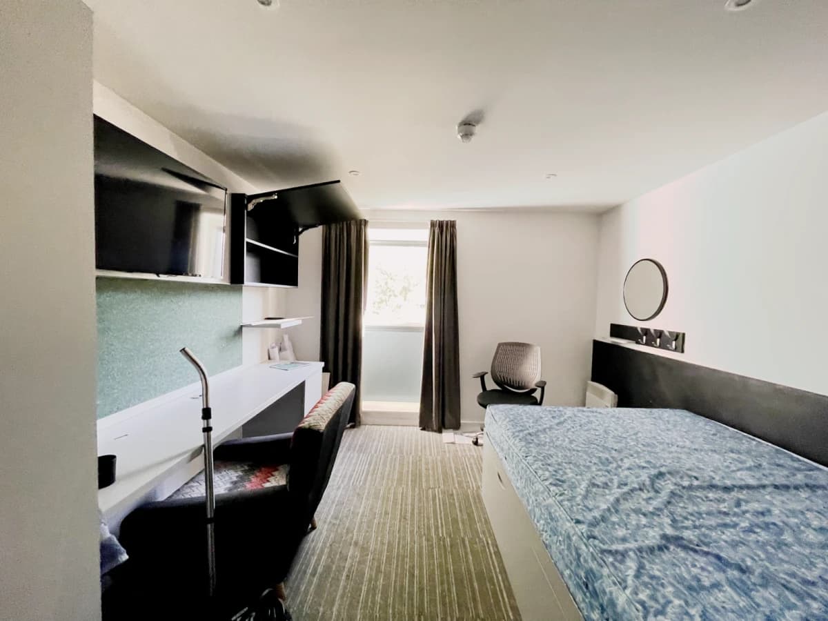 Studio Apartment Bronze