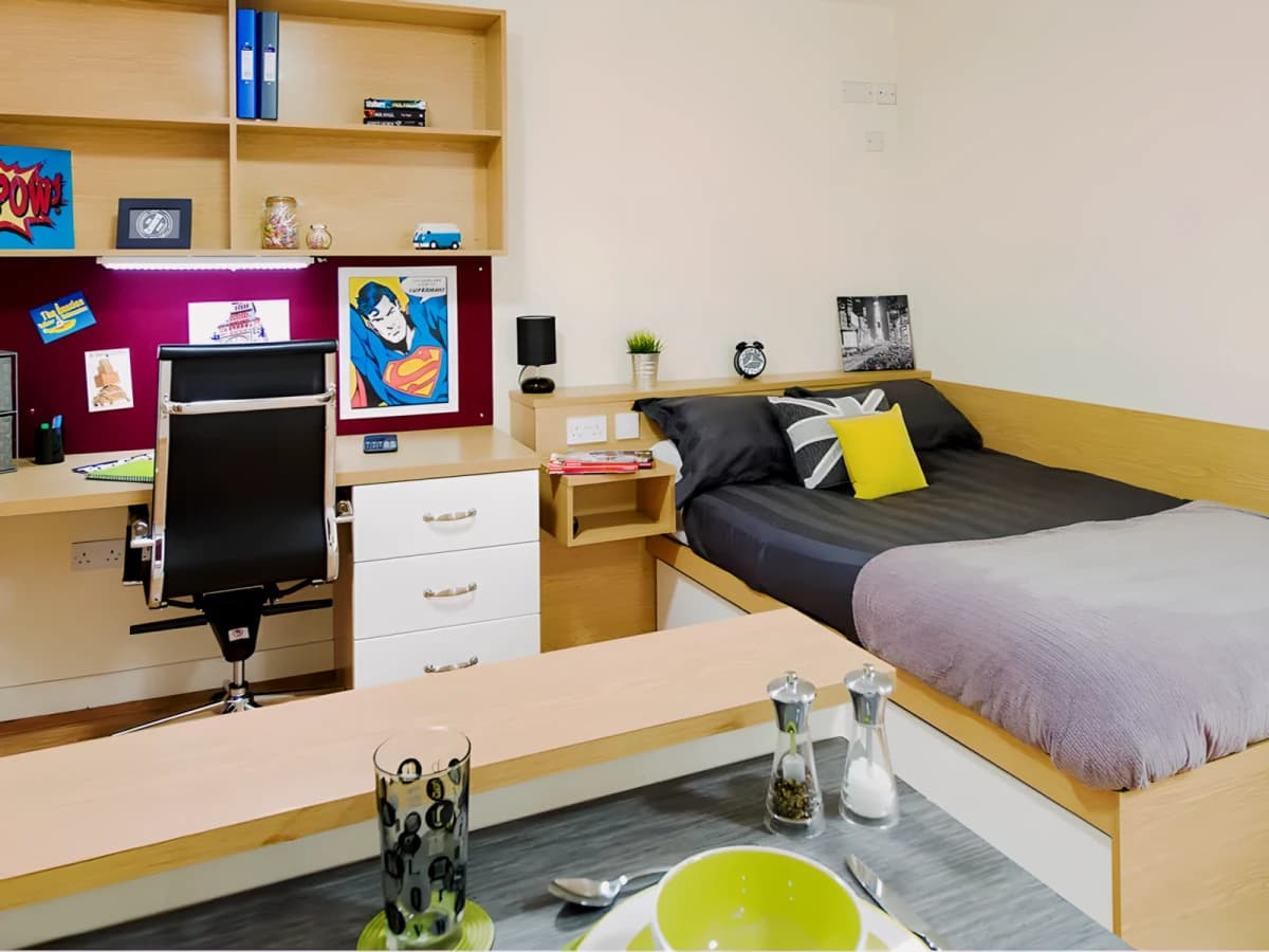 Quebec House image