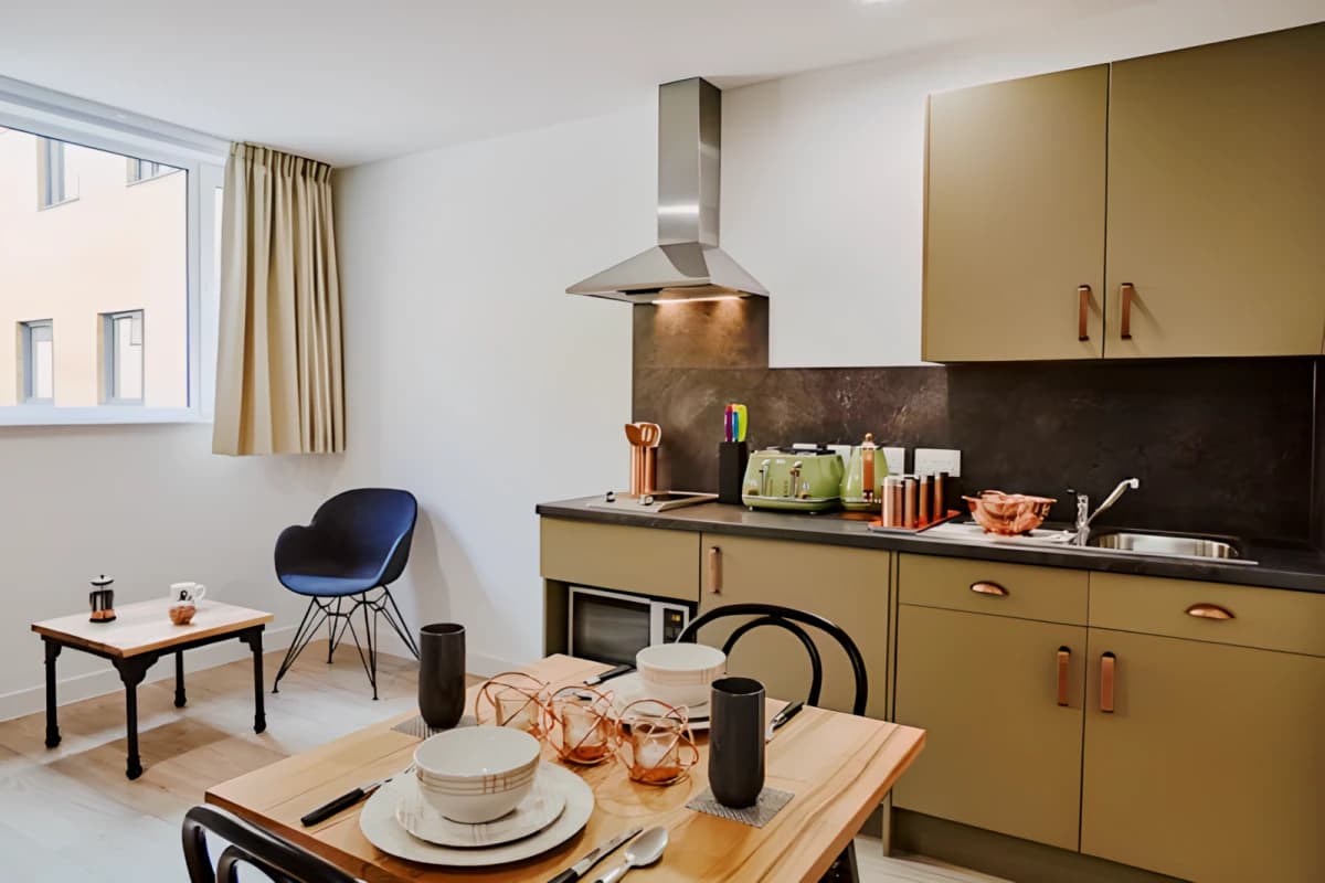 Mannequin House image