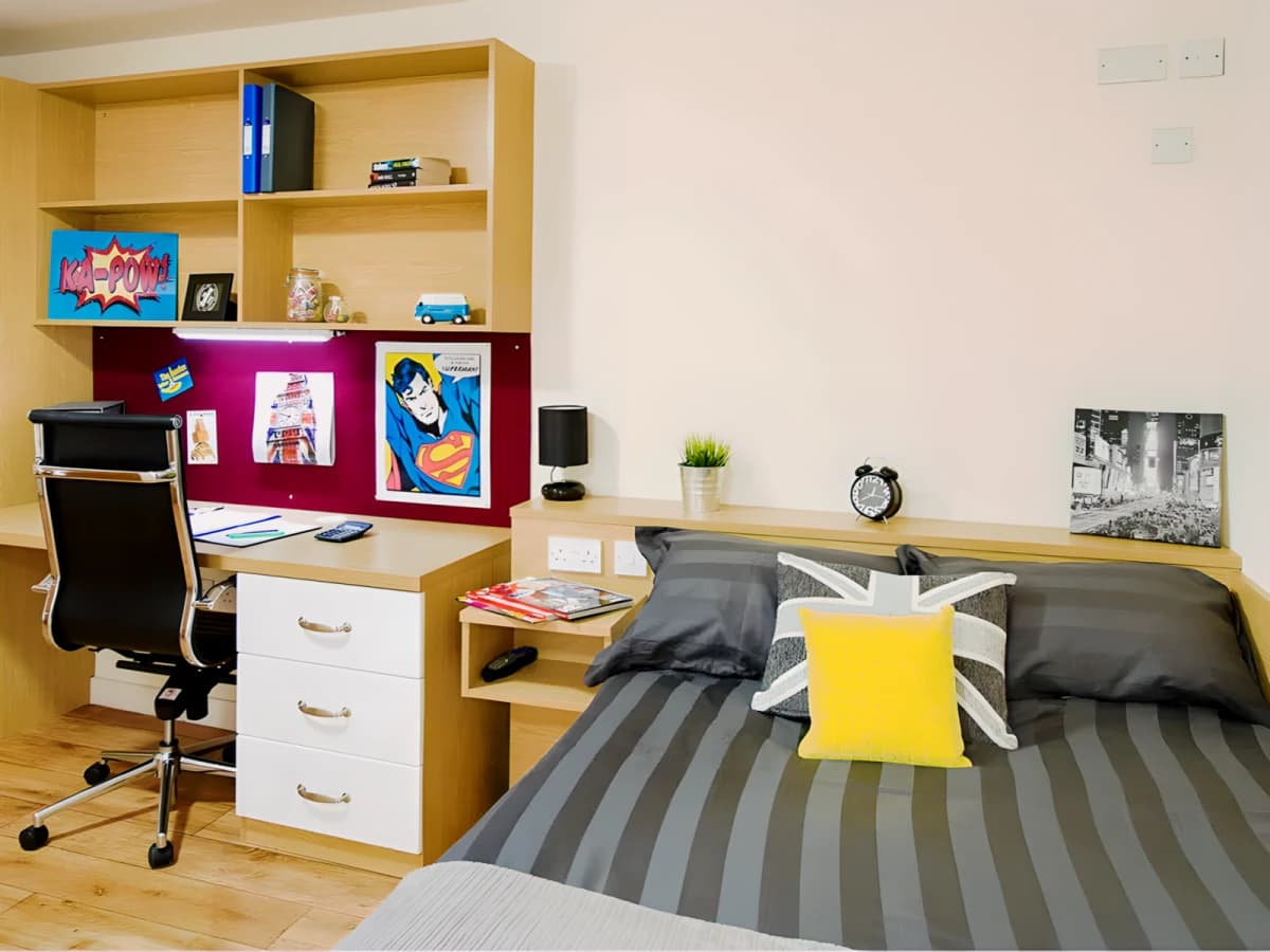 Quebec House image