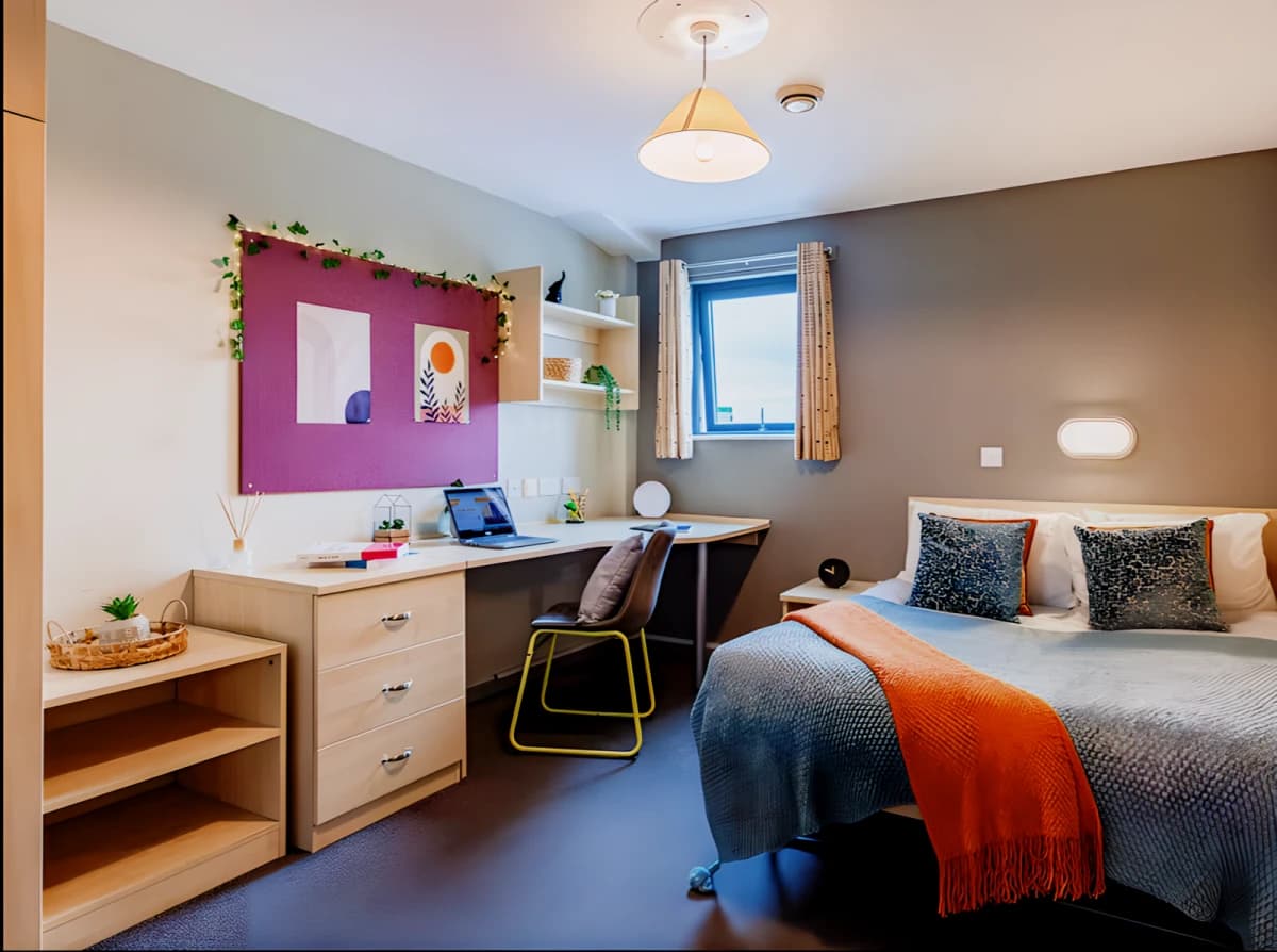 Crown House image