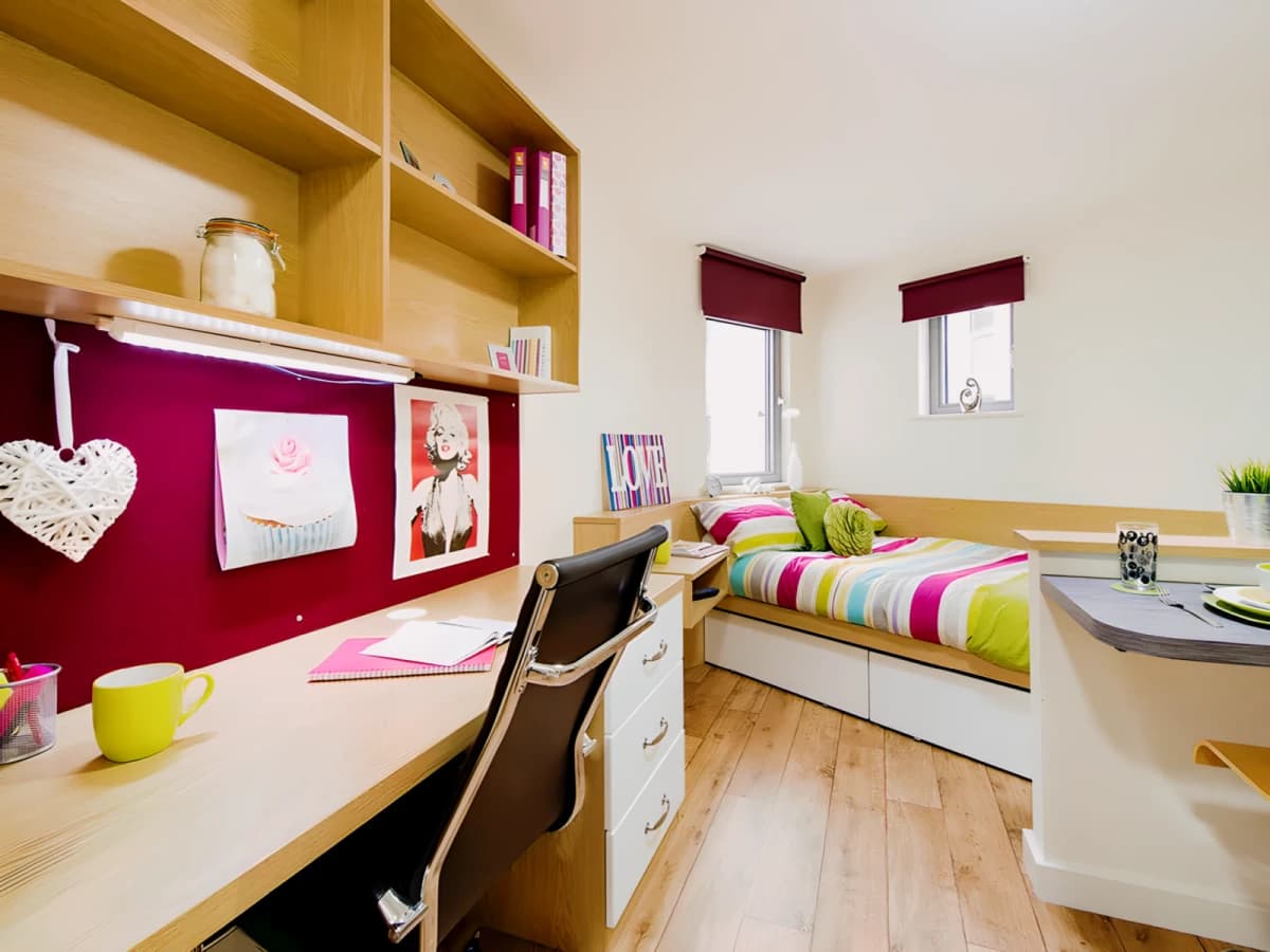 Quebec House image