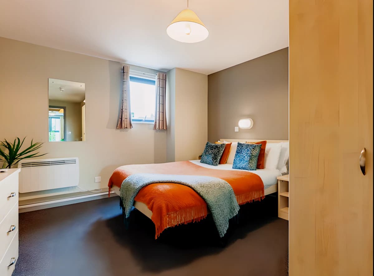 Crown House image