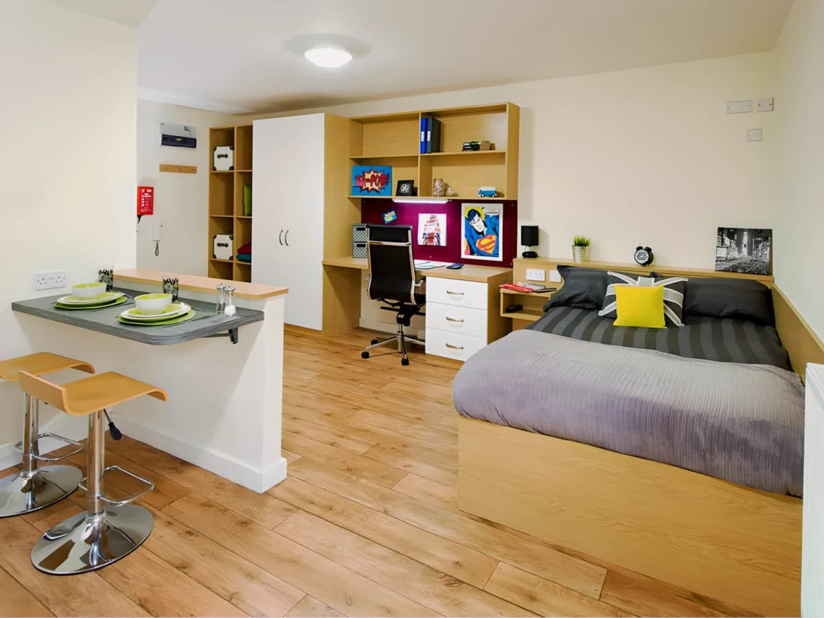 Quebec House image