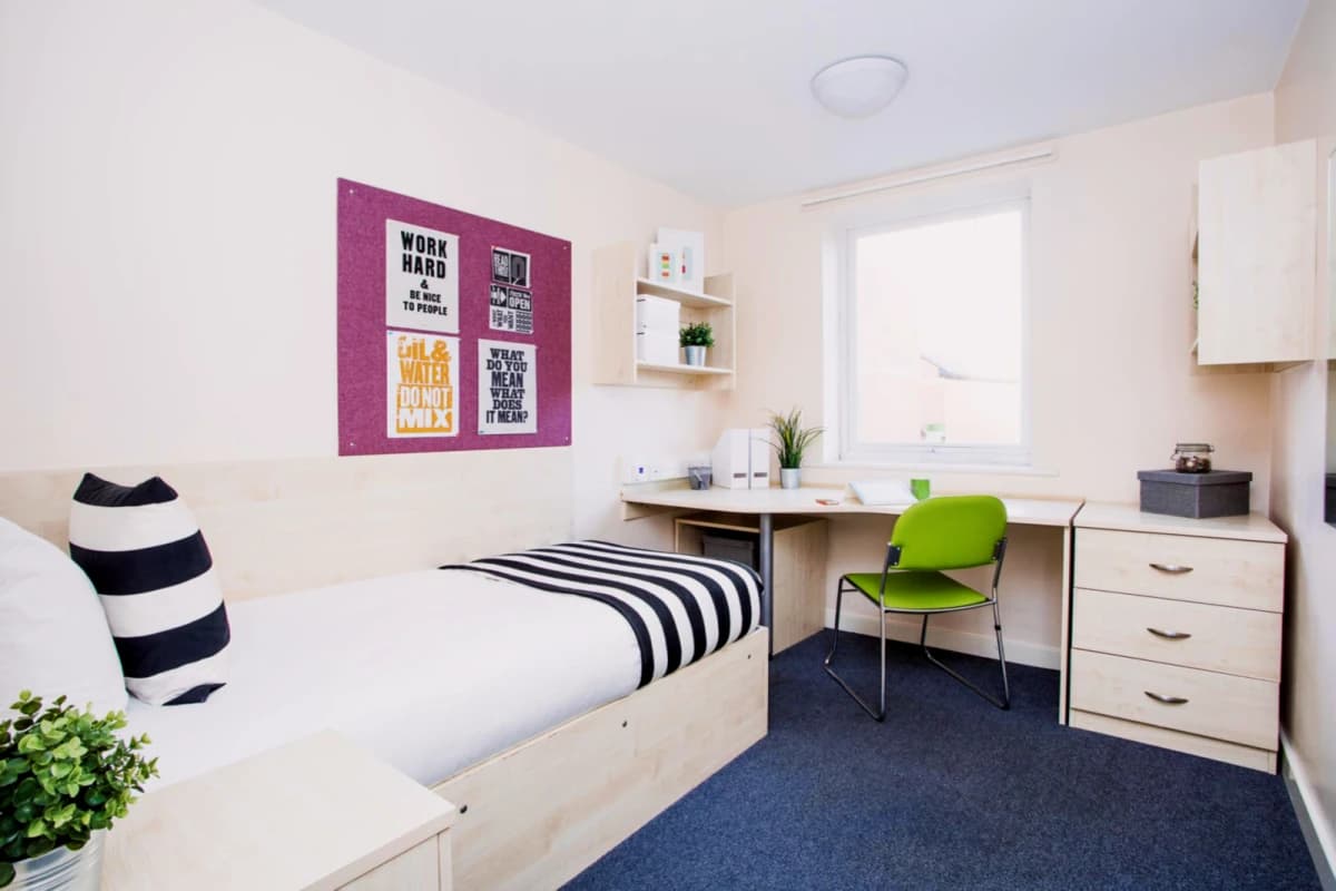 Silver En Suite