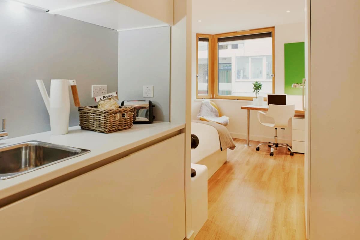 Lit Aldgate Residence image